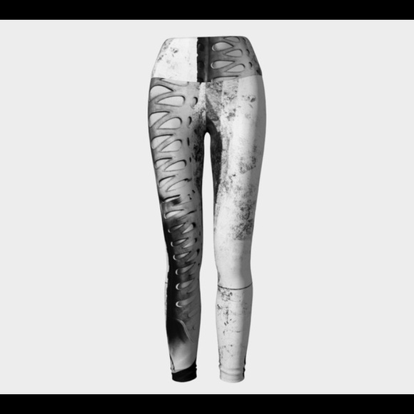 Luxe Yoga Leggings - Peek a Boo De Vos - Picture 2 of 4